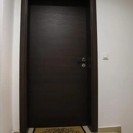 Mall Of - Urbanlux Retreat, Free Parking Apartamento