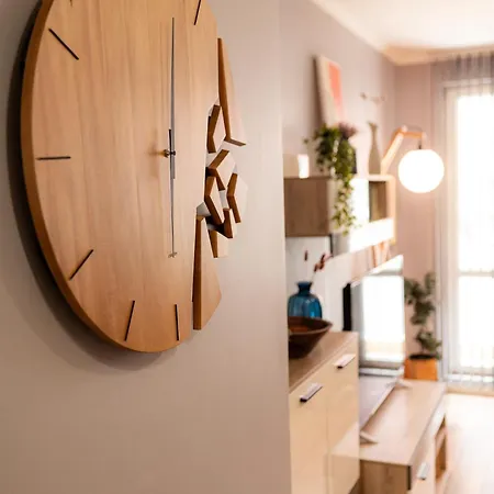 Mall Of - Urbanlux Retreat, Free Parking