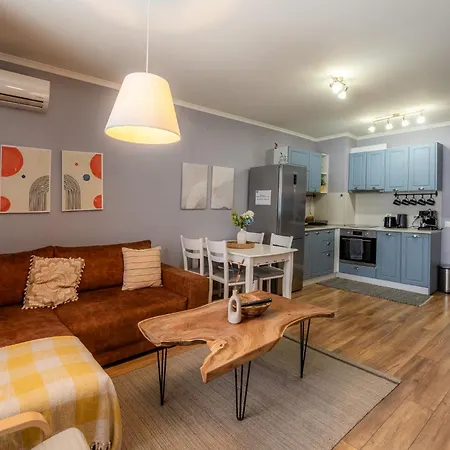 아파트 Mall Of - Urbanlux Retreat, Free Parking